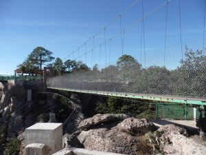 The footpbridge at the Divisadero overlook